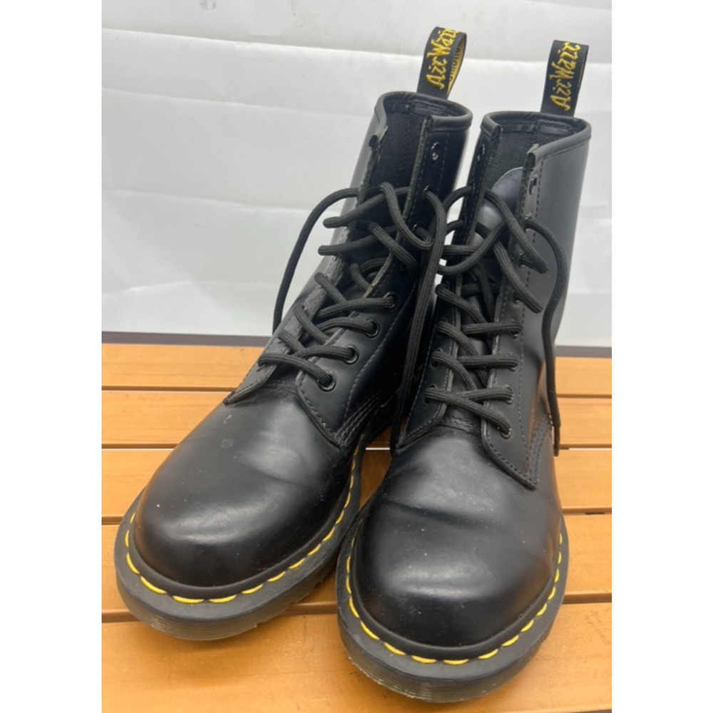 Doc Dr Martens 1460 Women's 8 Excellent Condition Black 8 eyelet Air Wair boots